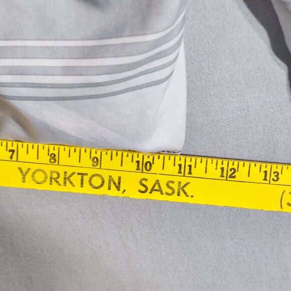 Billabong board shorts men's size 32 grey colour with stripes pattern swim wear - Picture 10 of 10